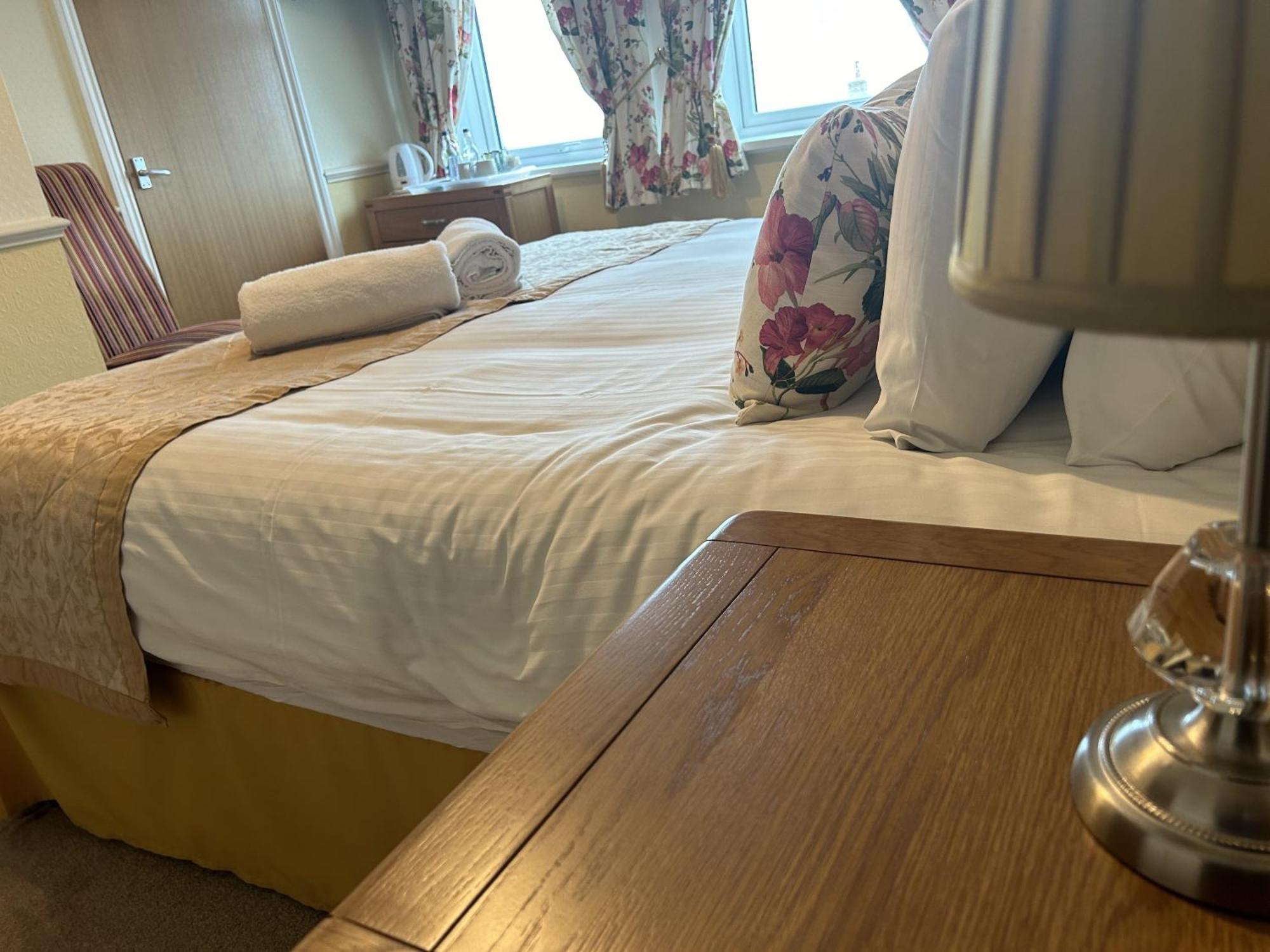 Harbour Lights Guesthouse Free Breakfast Веймут Екстер'єр фото