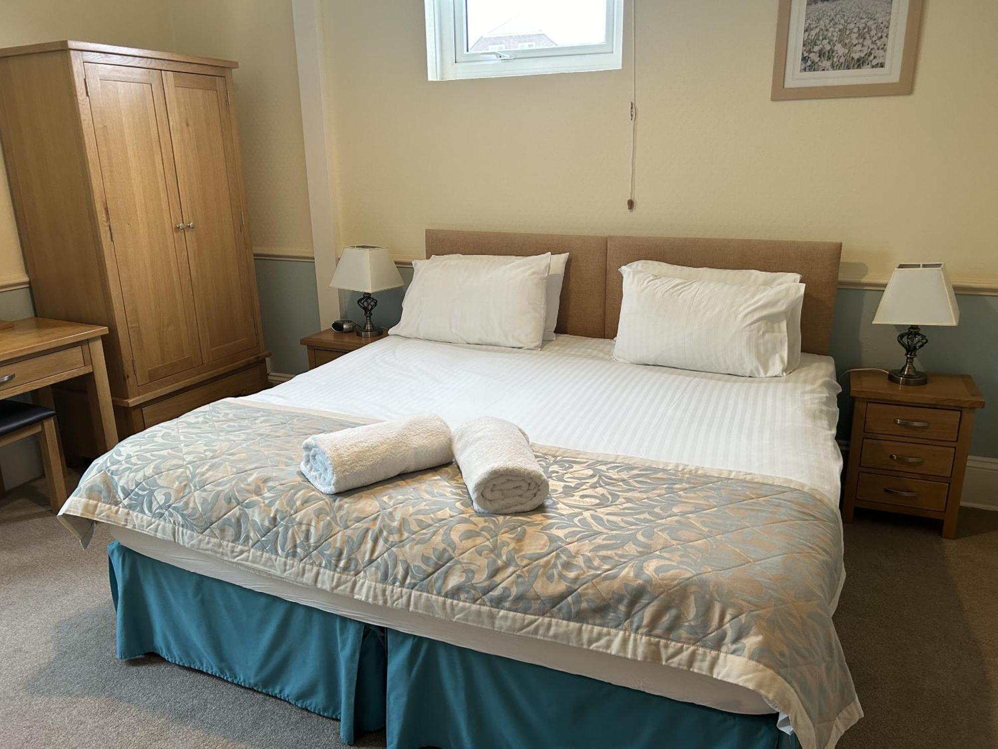 Harbour Lights Guesthouse Free Breakfast Веймут Екстер'єр фото